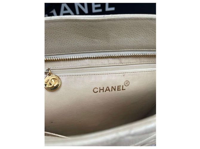 Chanel BOLSA DE CAVIAR MEDAILLON DE COURO Bege - vista 12