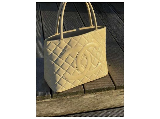 Chanel BOLSA DE CAVIAR MEDAILLON DE COURO Bege - vista 15