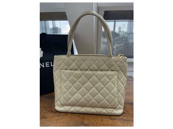 Chanel BOLSA DE CAVIAR MEDAILLON DE COURO Bege - vista 6
