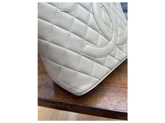 Chanel BOLSA DE CAVIAR MEDAILLON DE COURO Bege - vista 9