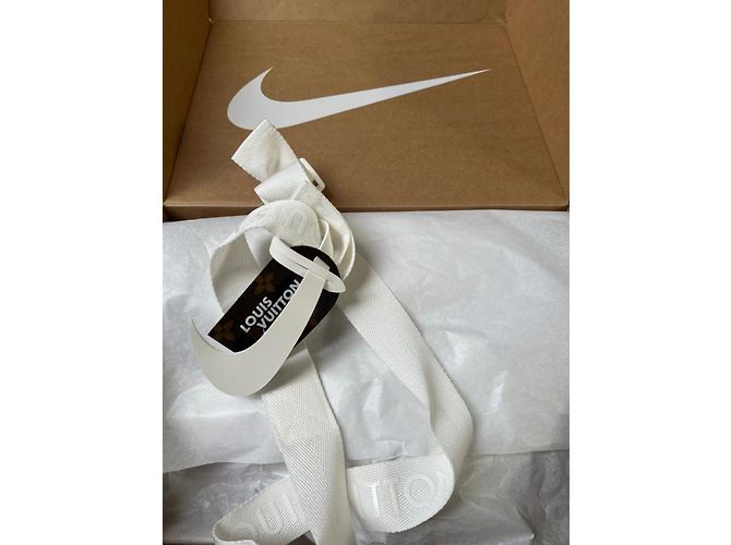 Baskets Louis Vuitton Nike Air Force 1 Low Vert Cuir - vue 3