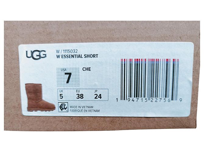 Modelo UGG: ESENCIAL CORTO Caramelo - vista 3