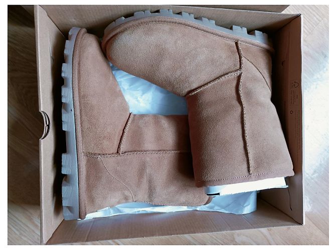 Modelo UGG: ESENCIAL CORTO Caramelo - vista 5