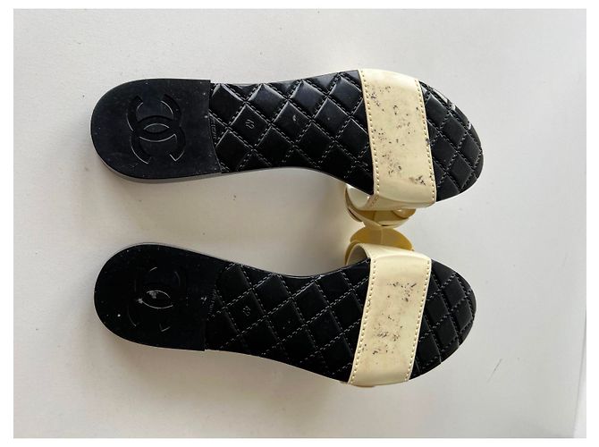 Chanel Sandali Camelia bicolore Nero - vista 24