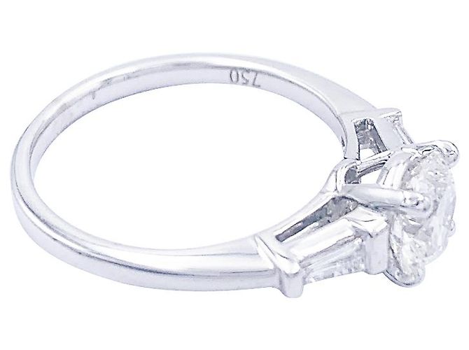 inconnue Bague solitaire accompagné de diamants baguette. - vue 5