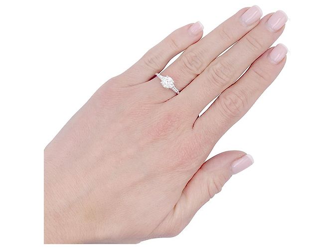 inconnue Bague solitaire accompagné de diamants baguette. - vue 6