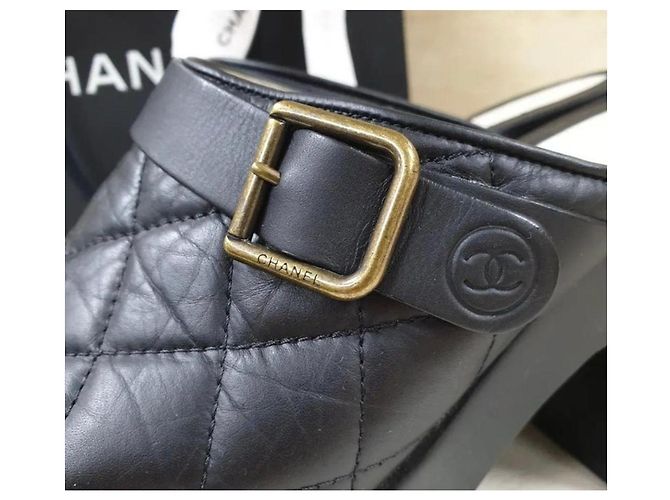 Zoccoli Chanel in pelle trapuntata nera Nero - vista 2