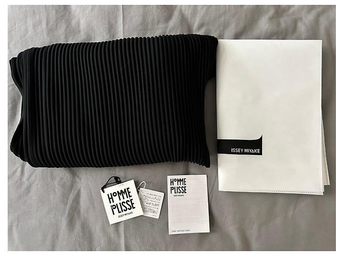 Issey Miyake Tuta Homme Plissé Nera - vista 15