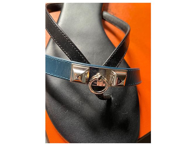 Sandalias Corfou Hermès de cuero negro y azul - vista 5