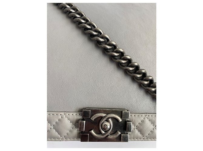 Chanel Boy XXL Handtasche Grau Glattleder - Ansicht 2