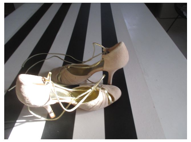 Décolleté Alain Manoukian Scamosciate Beige e Oro 8cm - vista 5