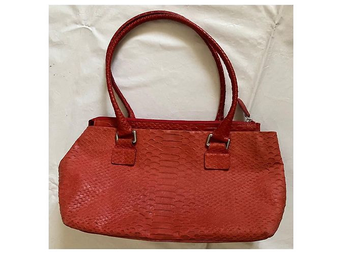 Bolso de hombro Tosca Blu en cuero rojo efecto cocodrilo Roja - vista 2