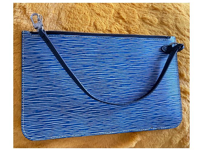 Clutch Louis Vuitton in pelle blu - vista 2