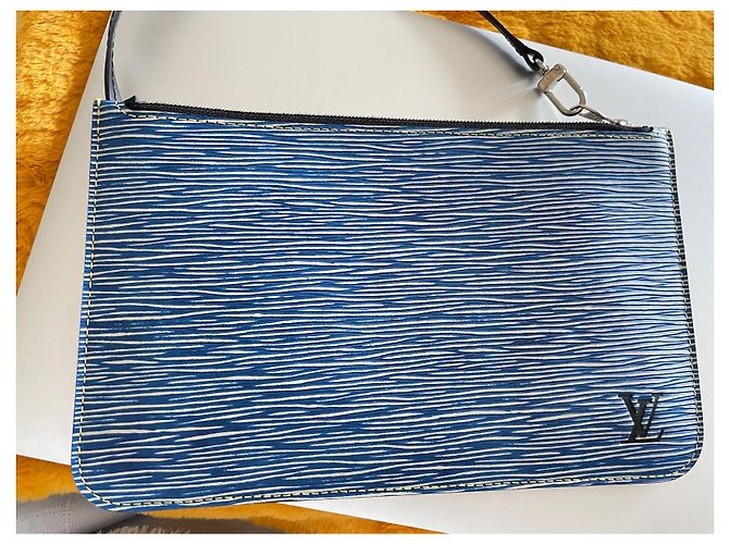 Clutch Louis Vuitton in pelle blu - vista 5