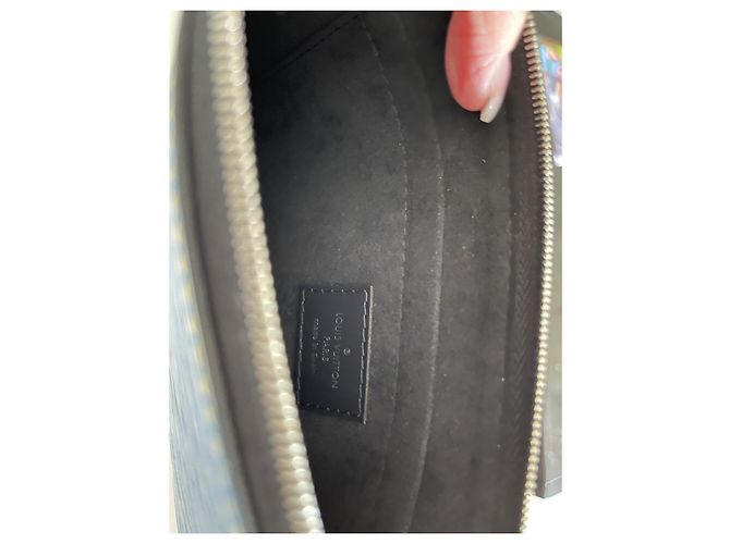 Clutch Louis Vuitton in pelle blu - vista 9