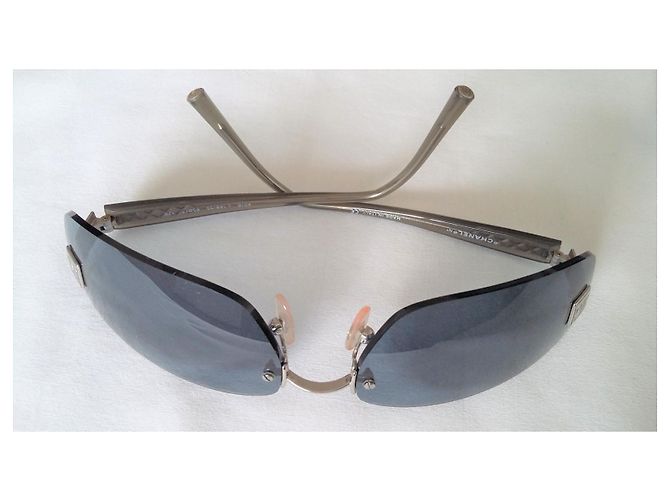 Vintage & Neu - Retro CHANEL-Brillen mit 2 Gläser-Sets Silber Blau Golden Grau Metallisch Anthrazitgrau Bronze Karamell Dunkelblau - Ansicht 10