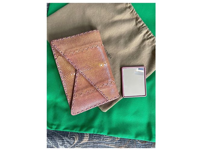 Pochette Bottega Veneta in pelle di coccodrillo beige - vista 9