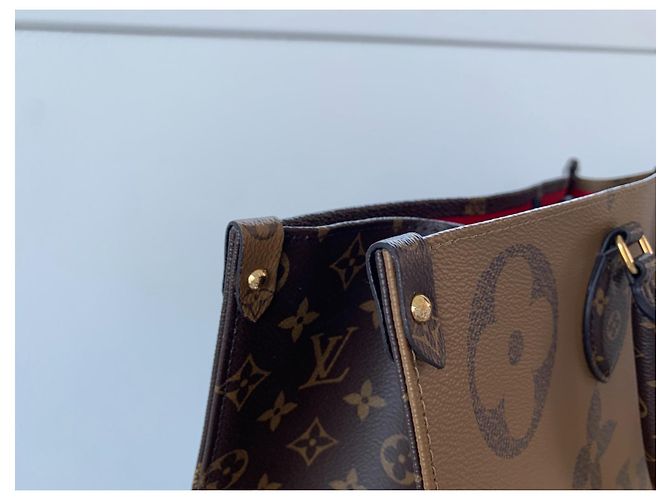 Louis Vuitton Onthego MM Tote Monogram Canvas Marrone - vista 3