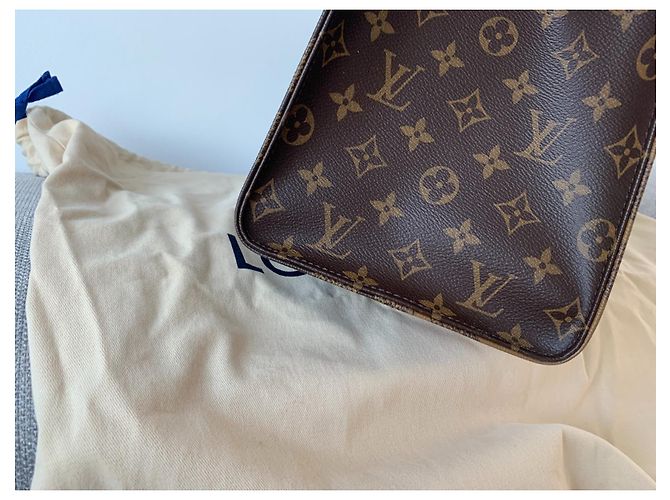 Louis Vuitton Onthego MM Tote Monogram Canvas Marrone - vista 5