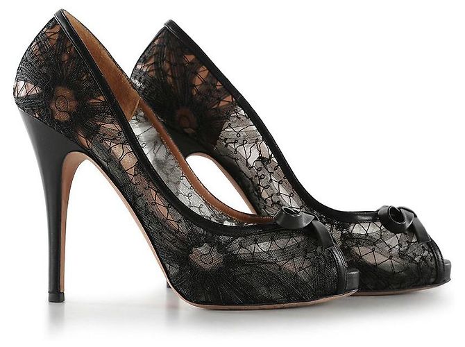 Sapato plataforma peep toe de renda preta Valentino Garavani com laço de couro - vista 2
