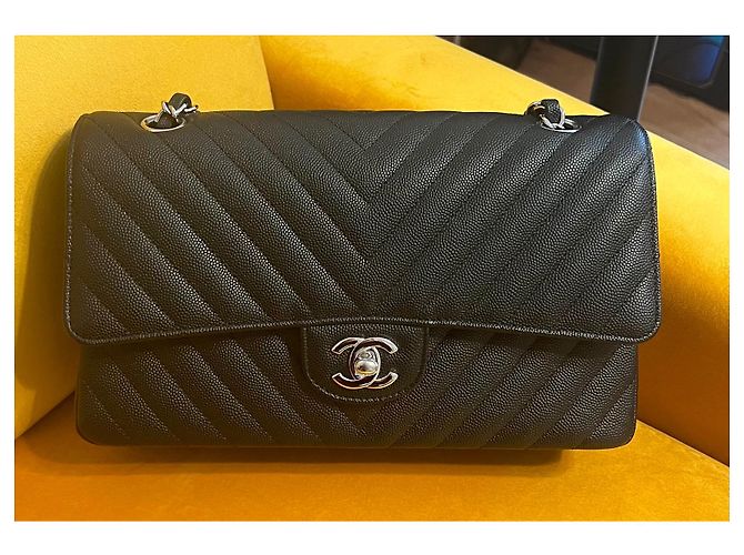 Timeless Borsa a mano Chanel Chevron in pelle caviar nera Nero - vista 2