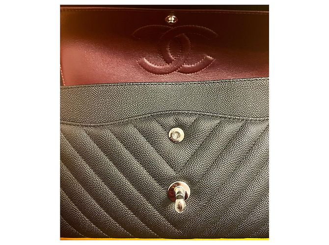 Timeless Borsa a mano Chanel Chevron in pelle caviar nera Nero - vista 8