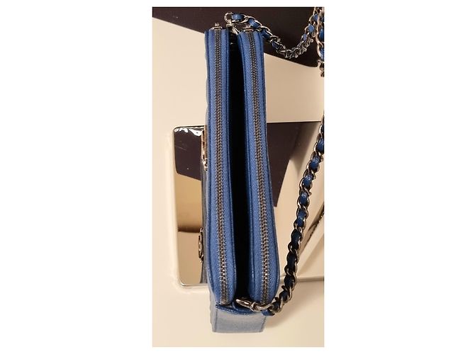 Wallet On Chain Zip foderata Chanel Boy WOC Blu - vista 7