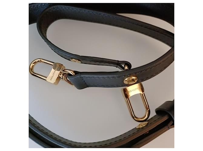 Looping Borsa Louis Vuitton Loop in pelle Nero - vista 3