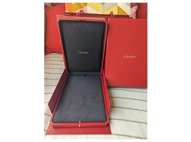 Cartier Große gefütterte XL-Halskettenanhänger-Schachtel mit Papiertüte Rot - Ansicht 2