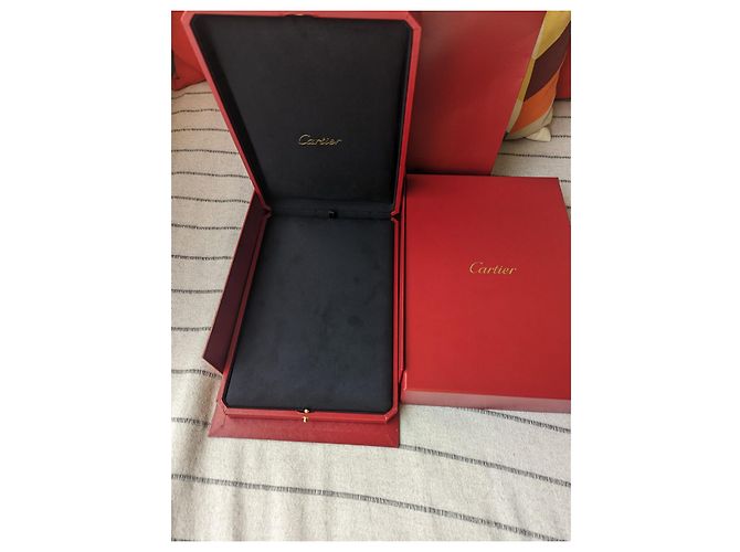 Cartier Große gefütterte XL-Halskettenanhänger-Schachtel mit Papiertüte Rot - Ansicht 8