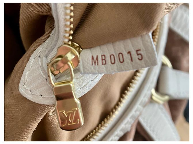 Abbesses Louis Vuitton POCHETTE MINI LIN INITIALS Beige - vue 11