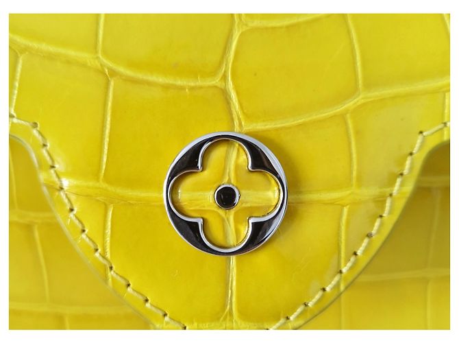 Louis Vuitton Capucines Mini in yellow alligator - view 10