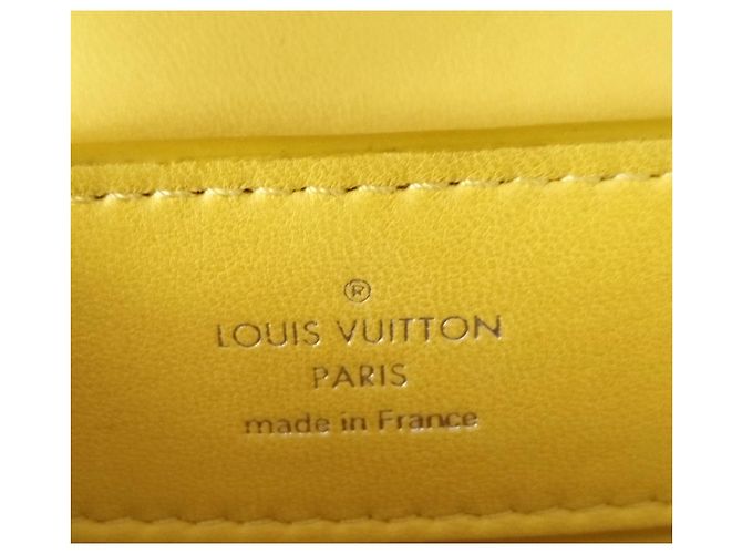 Louis Vuitton Capucines Mini in yellow alligator - view 13