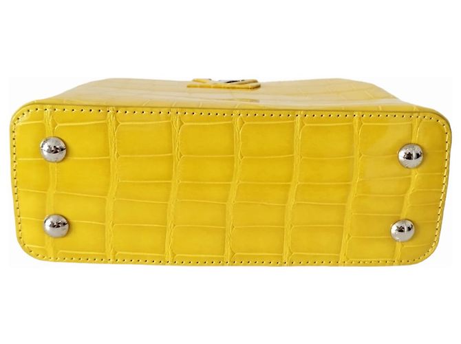 Louis Vuitton Capucines Mini in yellow alligator - view 6