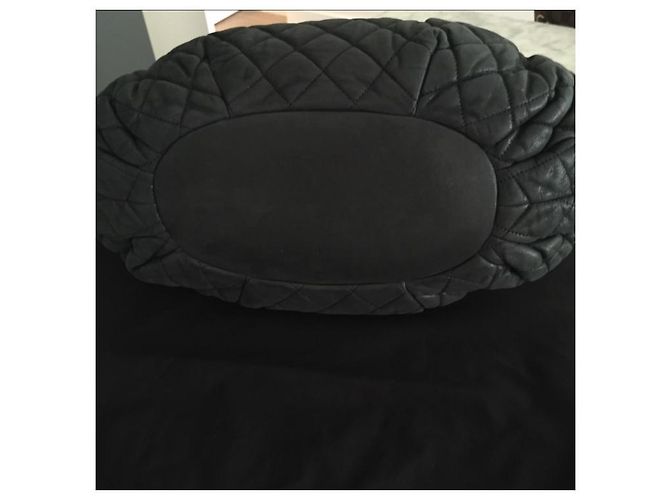 Executive Borsa a mano Chanel in pelle iridescente nera con manici bordeaux Nero - view 2
