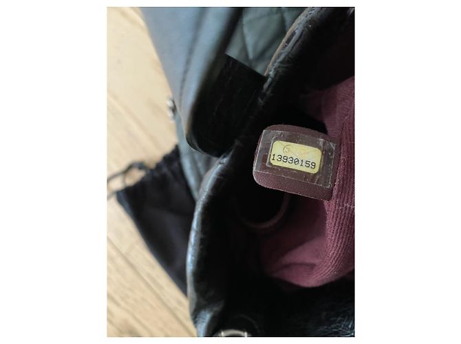 Executive Borsa a mano Chanel in pelle iridescente nera con manici bordeaux Nero - view 4