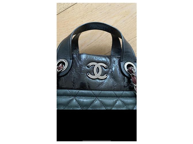 Executive Borsa a mano Chanel in pelle iridescente nera con manici bordeaux Nero - view 7
