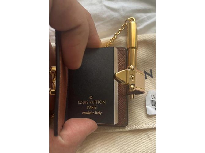 Louis Vuitton Portachiavi libro Lv Beige - vista 7