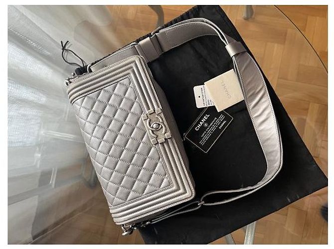 Medium Chanel Boy 25 argento grigio con tracolla a forma di razza Silver hardware - vista 5