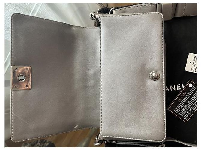 Medium Chanel Boy 25 argento grigio con tracolla a forma di razza Silver hardware - vista 7