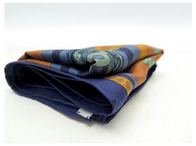 Hermès LOT 2 HERMES GAVROCHES SCIARPE LES FOLIES DU CIEL & TSUBAS CARRES SCIARPE Multicolore - vista 19