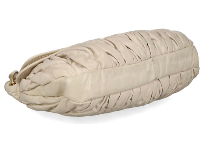 Borsa a mano Miu Miu Coffer Matelasse in pelle vernice Eggshell Bianco sporco - vista 4