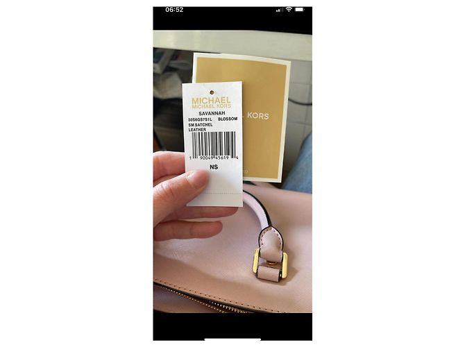 Bolsa de mão Michael Kors em couro rosa com detalhes dourados - vista 5