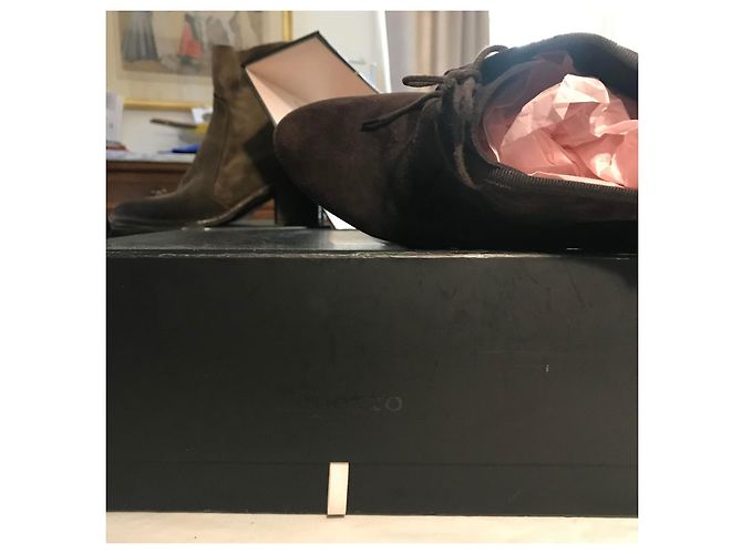 Stivaletti con lacci Repetto in nubuck cioccolato - vista 3
