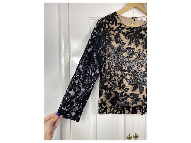 Diane Von Furstenberg Top nero a maniche lunghe DvF 'Belle' con rete in pizzo floreale con paillettes - vista 3