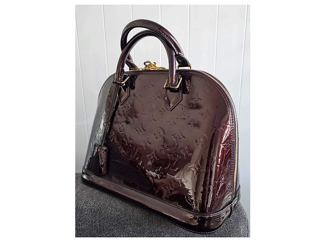 Louis Vuitton Borsa Alma in Pelle Vernis Amaranto - vista 2