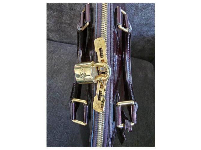 Louis Vuitton Borsa Alma in Pelle Vernis Amaranto - vista 6