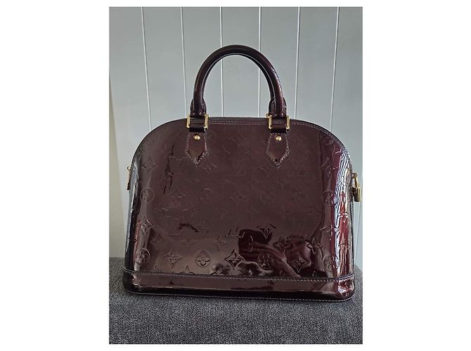 Louis Vuitton Borsa Alma in Pelle Vernis Amaranto - vista 7