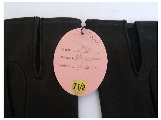 Christian Dior Handschuhe aus schwarzem Lammleder mit goldenem CD Logo - Ansicht 6