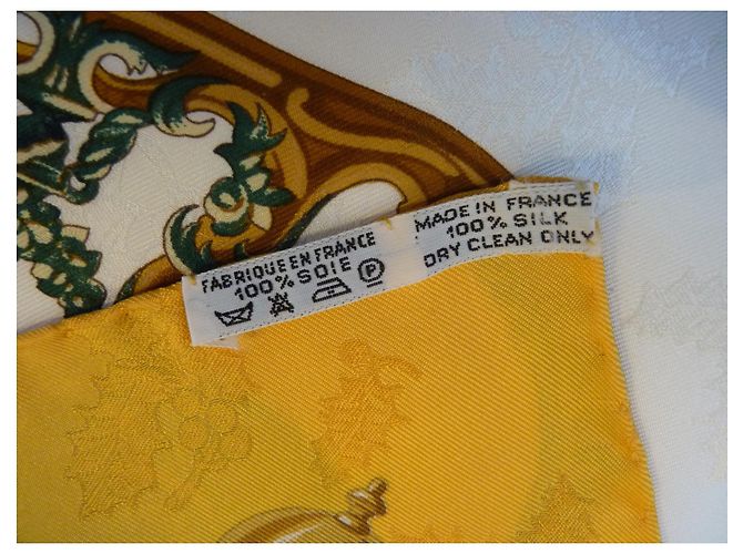 Sciarpa in seta Hermès Plumes et Grelots Gialla Giallo - vista 11